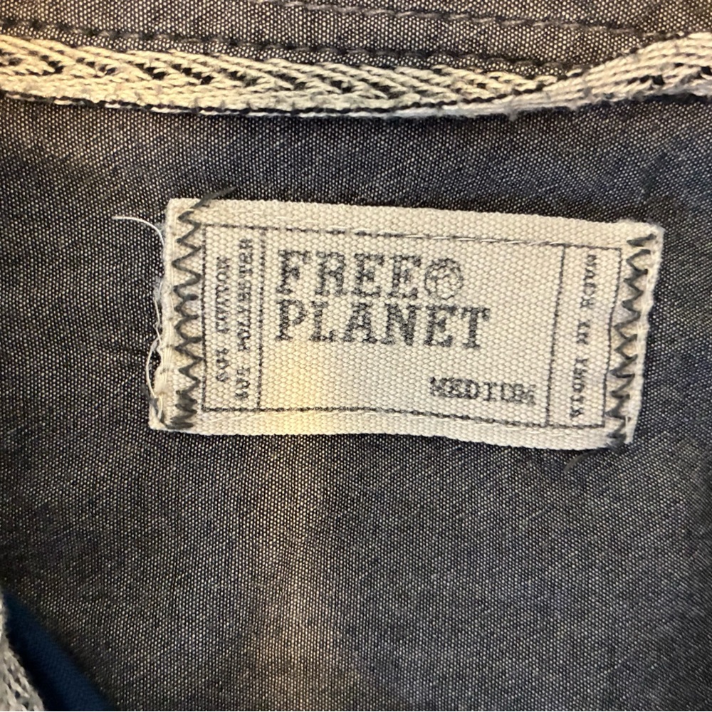 Free Planet Men's Navy Blue Short-Sleeve Button-Down Shirt - Picture 3 of 4